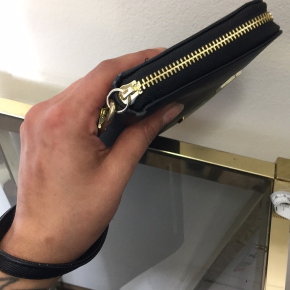 Steve Madden women’s black and gold wallet​ - Picture 9 of 11